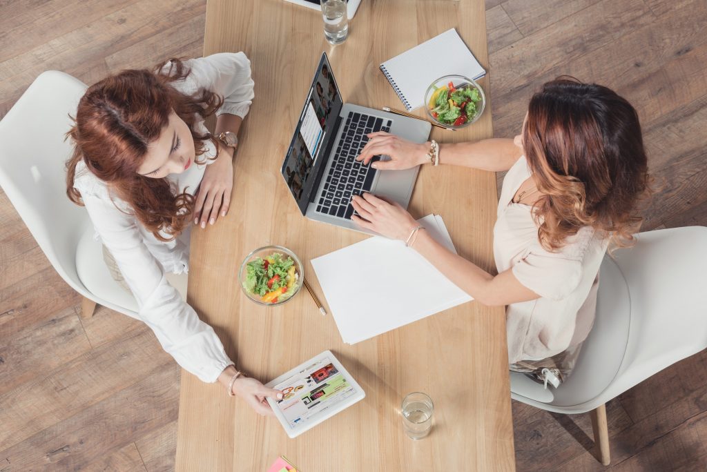 two women talking about the best linkedin headlines